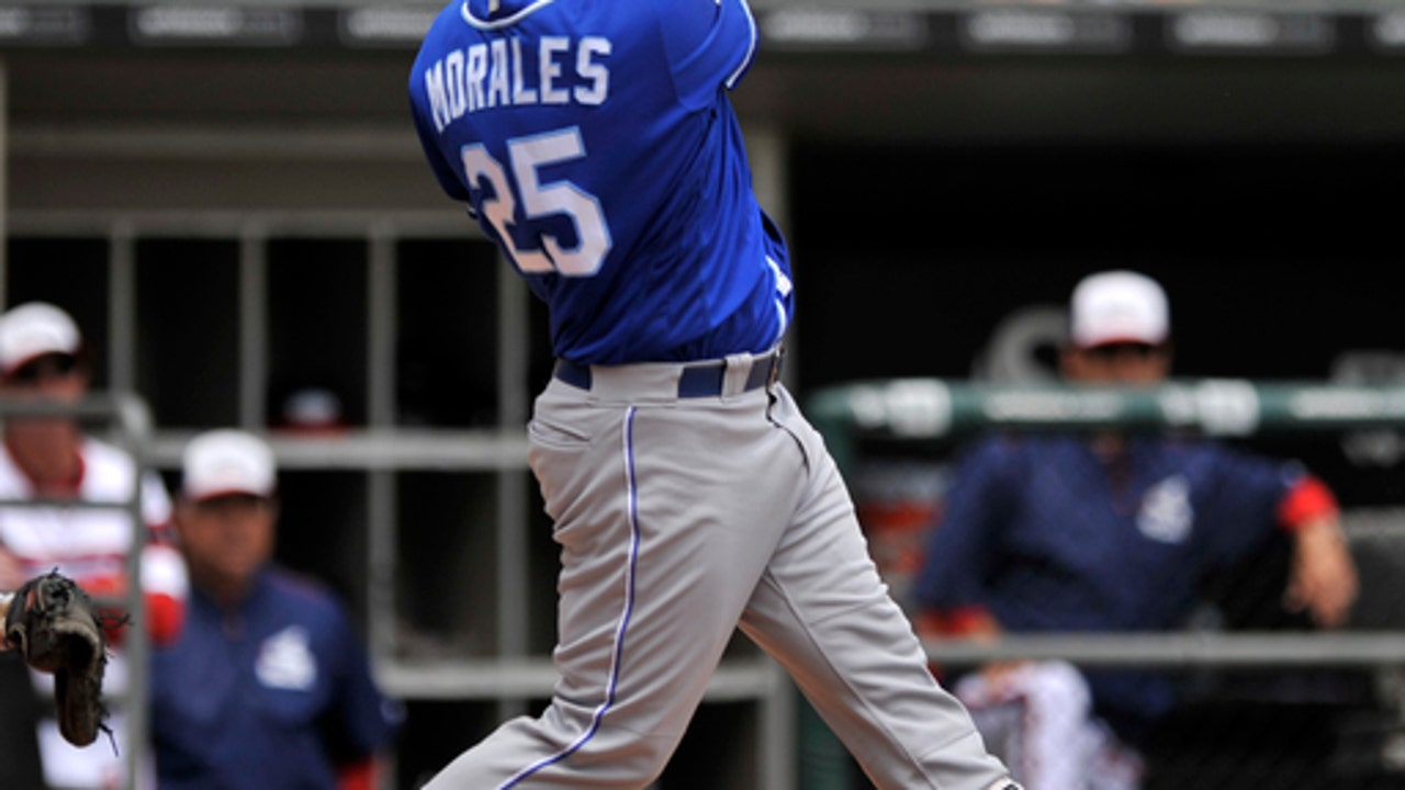Ventura pitches Royals past White Sox 3-1
